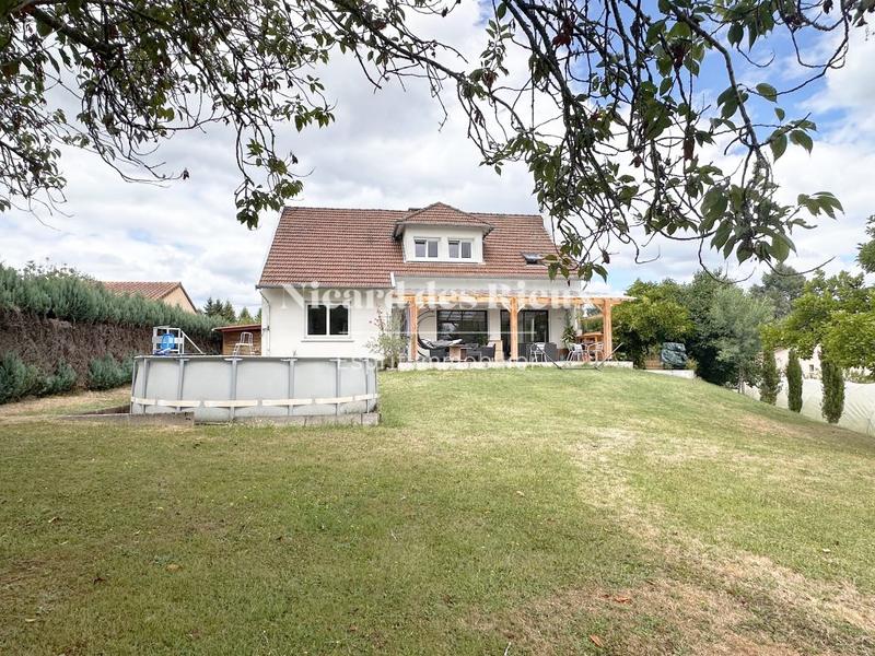 Maison - 201 m² - 7 pièces