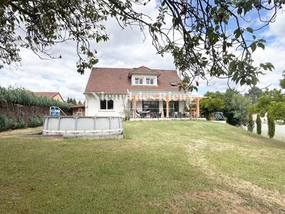 Maison - 201 m² - 7 pièces