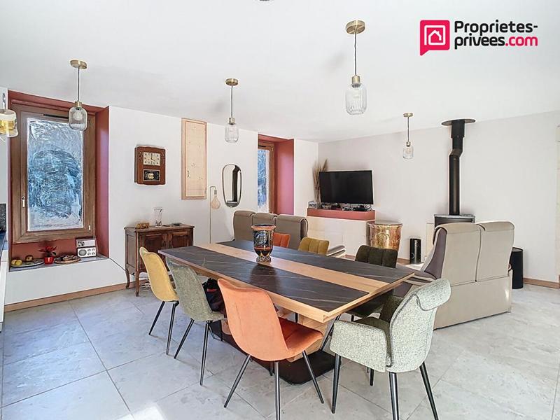 Maison - 220 m² - 8 pièces