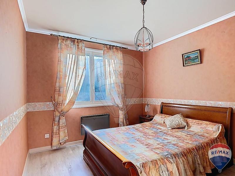 Maison - 222 m² - 9 pièces