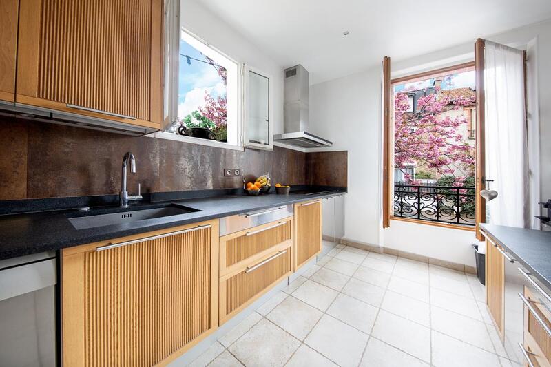 Maison - 260 m² - 9 pièces