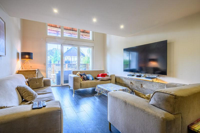 Maison - 210 m² - 6 pièces