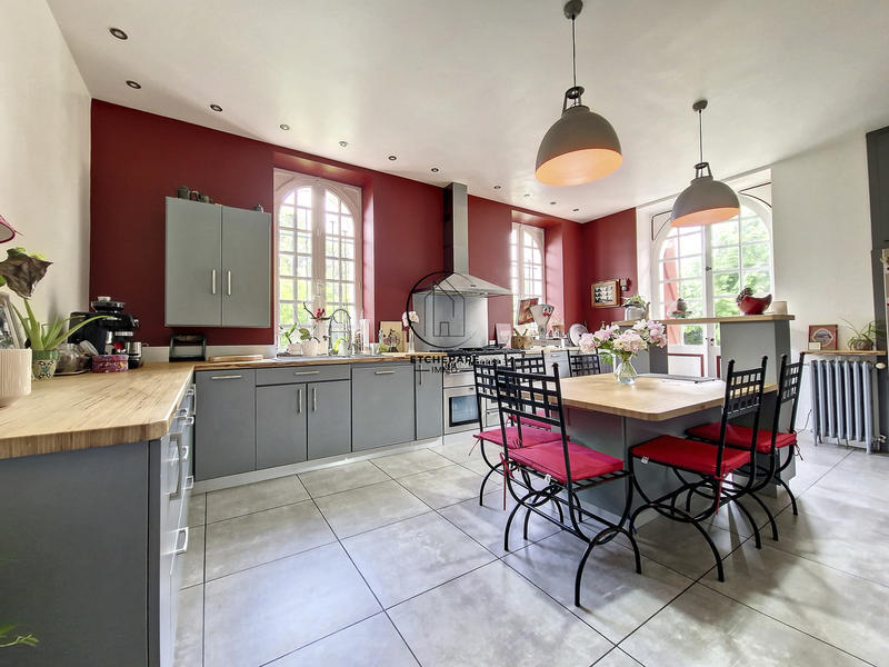 Maison - 351 m² - 7 pièces