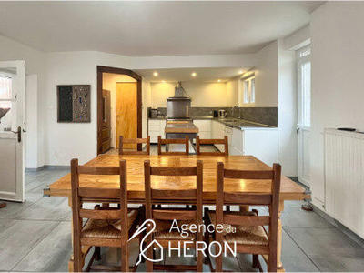 Maison - 196 m² - 7 pièces