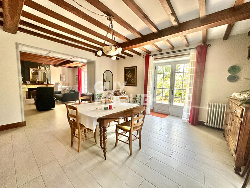 Maison - 221 m² - 5 pièces