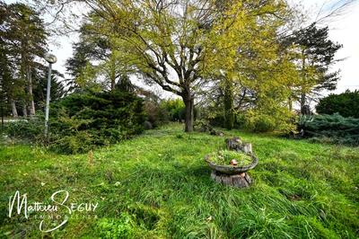 Terrain constructible - 1 617 m²