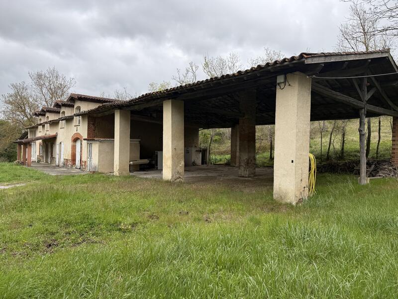 Maison - 330 m² - 10 pièces