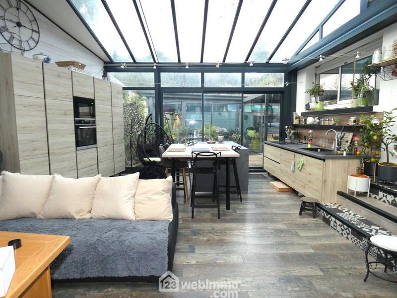 Maison - 233 m² - 9 pièces