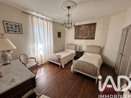 Maison - 232 m² - 9 pièces