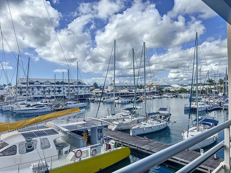 Appartement - 1 250 m² - 50 pièces