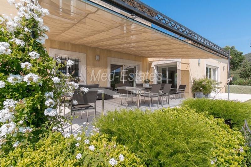 Villa - 261 m² - 6 pièces