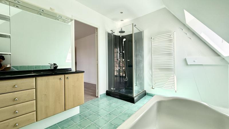 Maison - 244 m² - 6 pièces