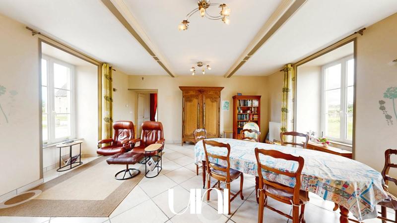 Maison - 330 m² - 10 pièces