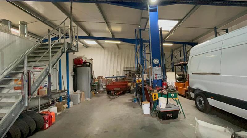 Local commercial - 1 083 m² - 8 pièces