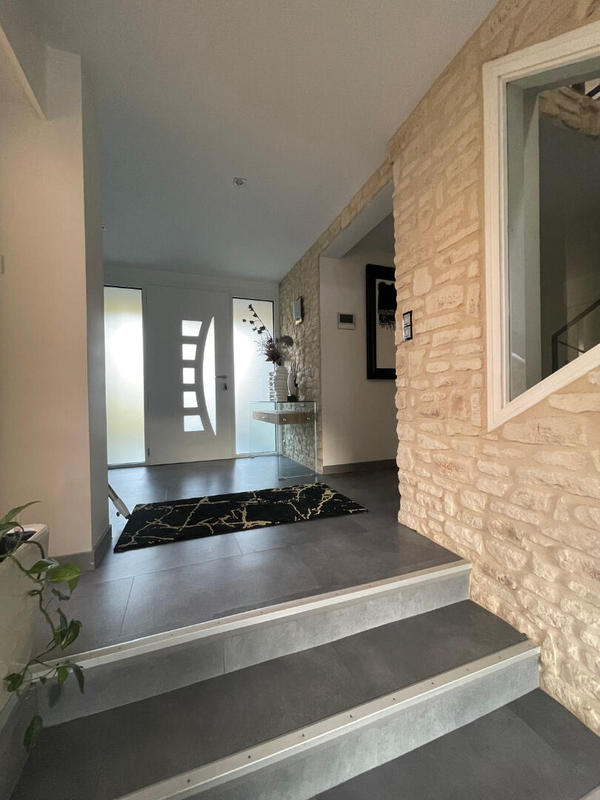 Maison - 220 m² - 8 pièces