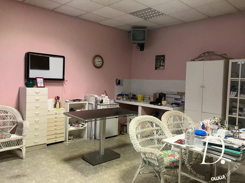 Local commercial - 161 m² - 4 pièces