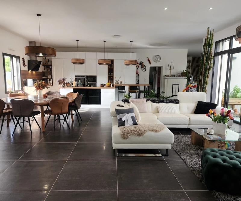 Maison - 240 m² - 7 pièces