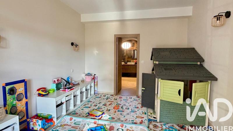 Maison - 225 m² - 10 pièces