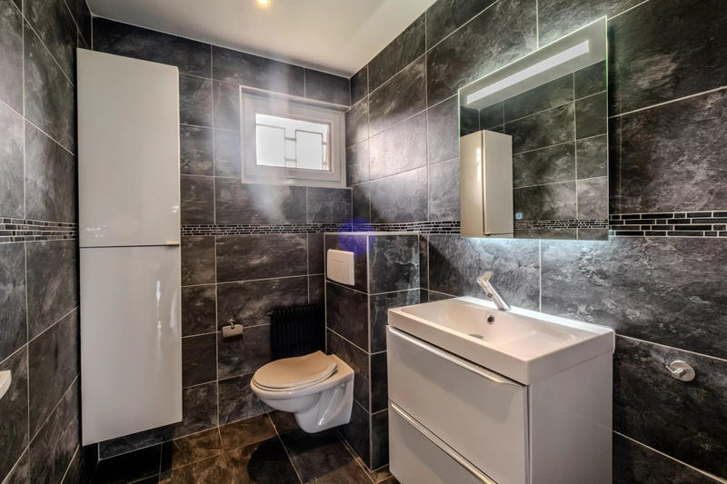 Maison - 216 m² - 9 pièces