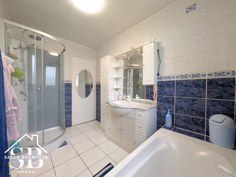 Maison - 95 m² - 5 pièces