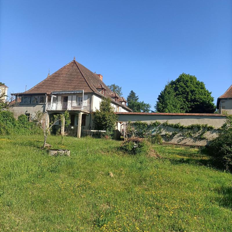 Propriété - 200 m² - 12 pièces