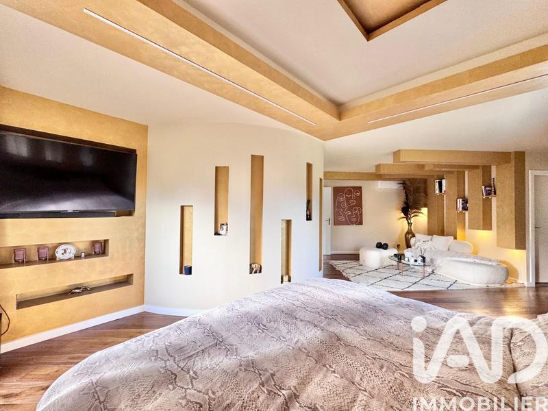 Maison - 361 m² - 10 pièces