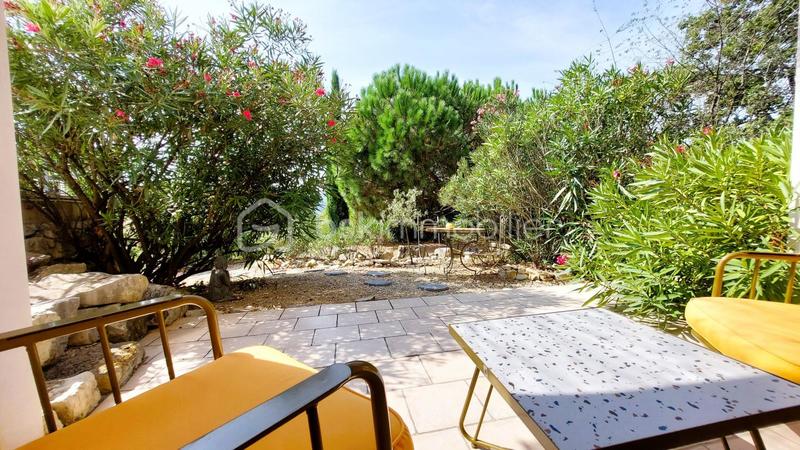 Maison - 370 m² - 12 pièces