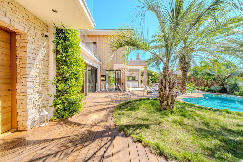 Villa - 288 m² - 6 pièces