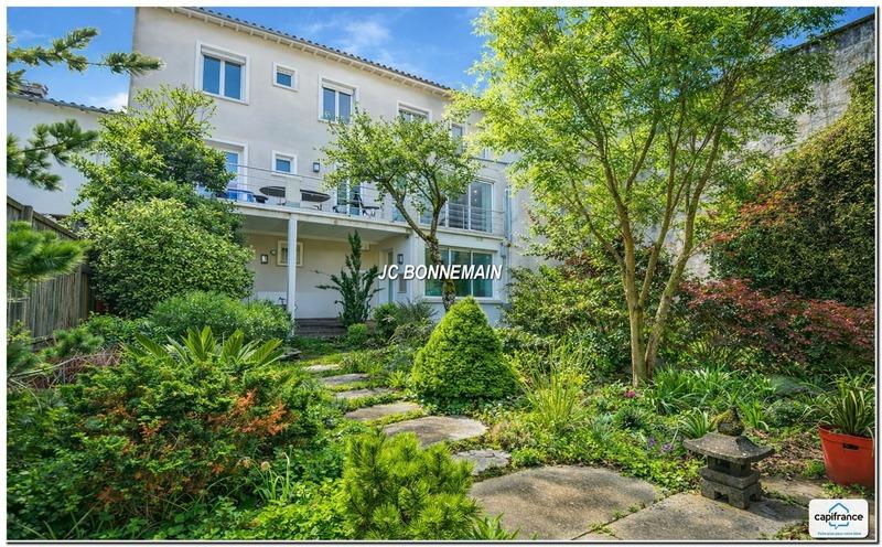 Maison - 210 m² - 7 pièces