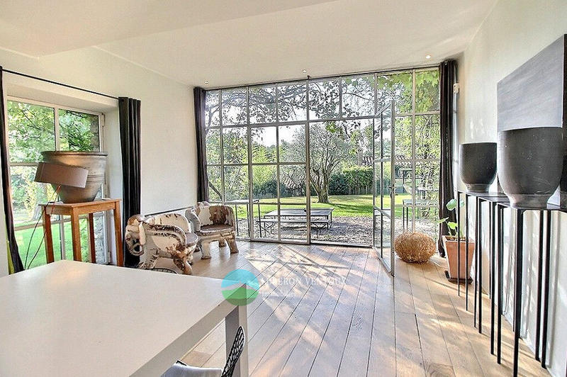 Propriété - 780 m² - 16 pièces