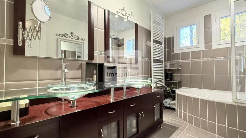 Villa - 171 m² - 6 pièces