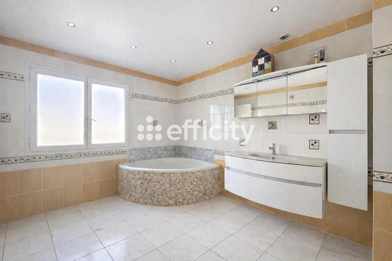 Maison - 165 m² - 7 pièces