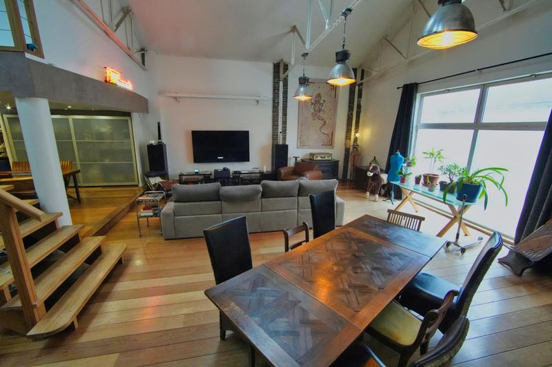 Loft - 246 m² - 8 pièces