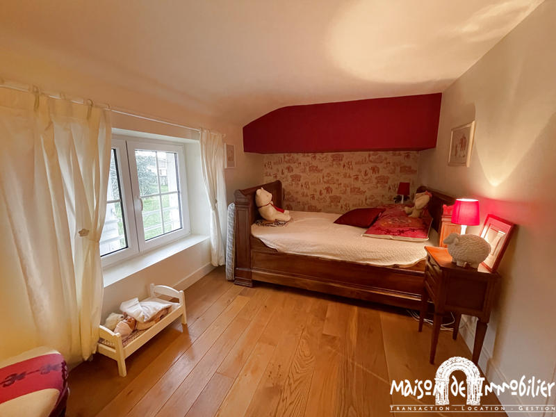 Maison - 233 m² - 9 pièces