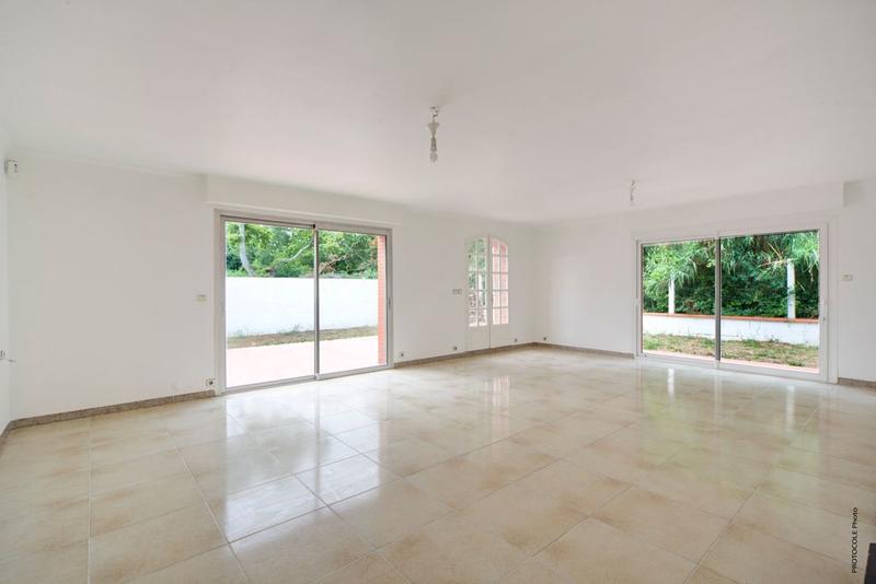 Maison - 210 m² - 6 pièces