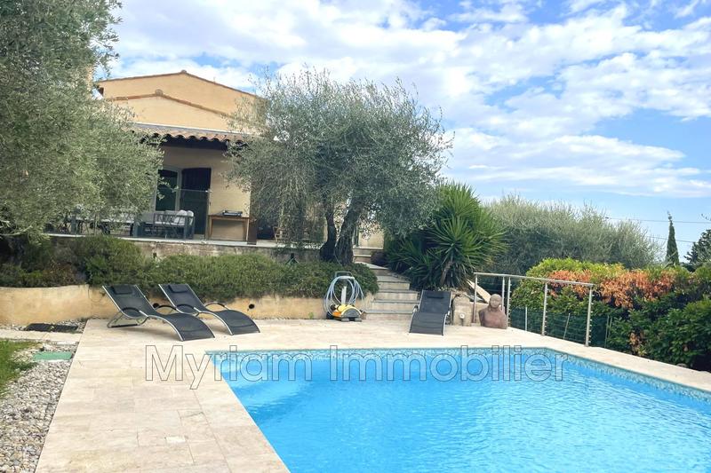 Maison - 1 274 m² - 5 pièces