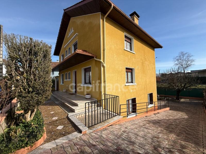 Maison - 158 m² - 12 pièces