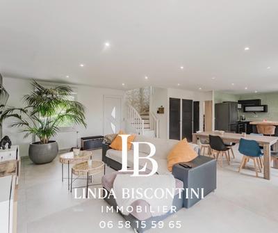 Maison - 223 m² - 7 pièces