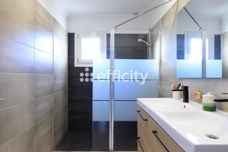 Maison - 151 m² - 7 pièces