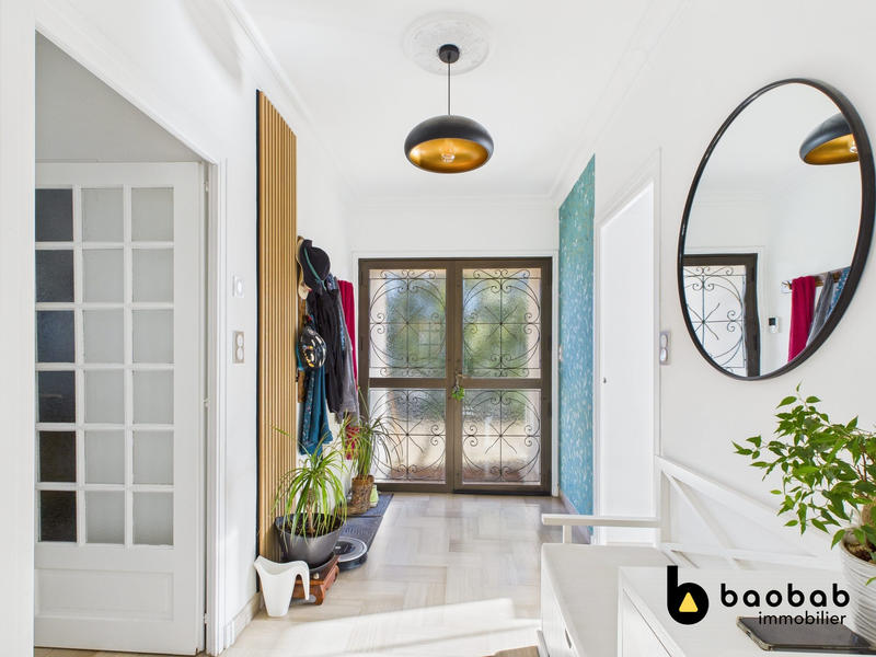 Maison traditionnelle - 240 m² - 7 pièces