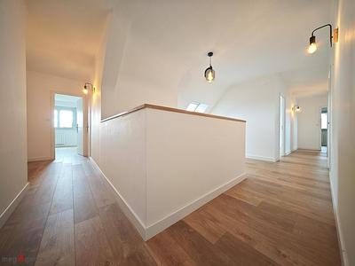 Maison - 230 m² - 10 pièces