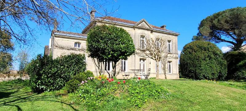 Maison - 408 m² - 11 pièces