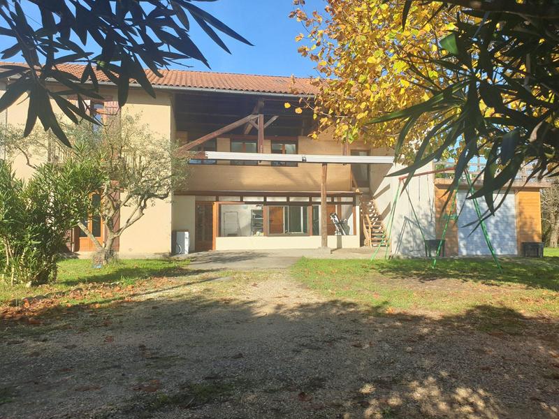 Maison traditionnelle - 166 m² - 7 pièces