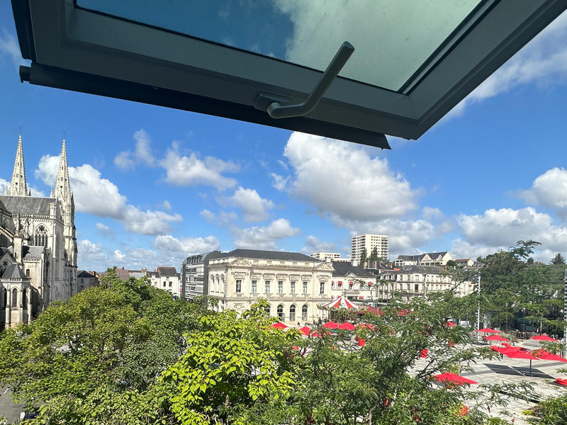 Appartement - 215 m² - 9 pièces