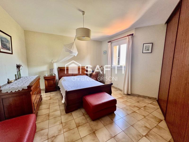 Maison - 210 m² - 6 pièces