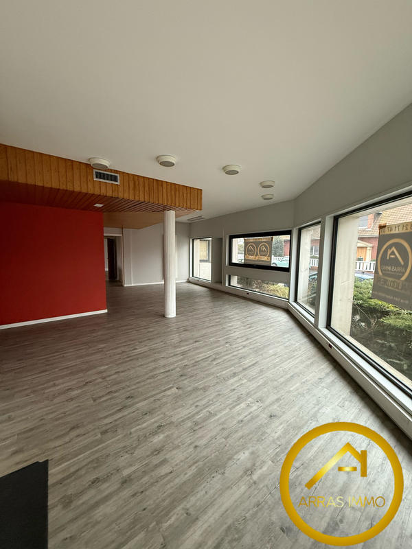 Local commercial - 210 m² - 6 pièces