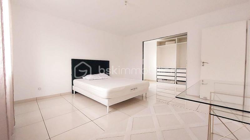 Maison - 219 m² - 6 pièces