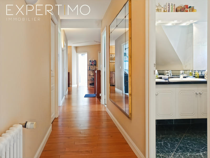 Maison - 388 m² - 11 pièces