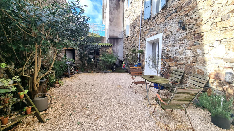 Maison - 272 m² - 10 pièces