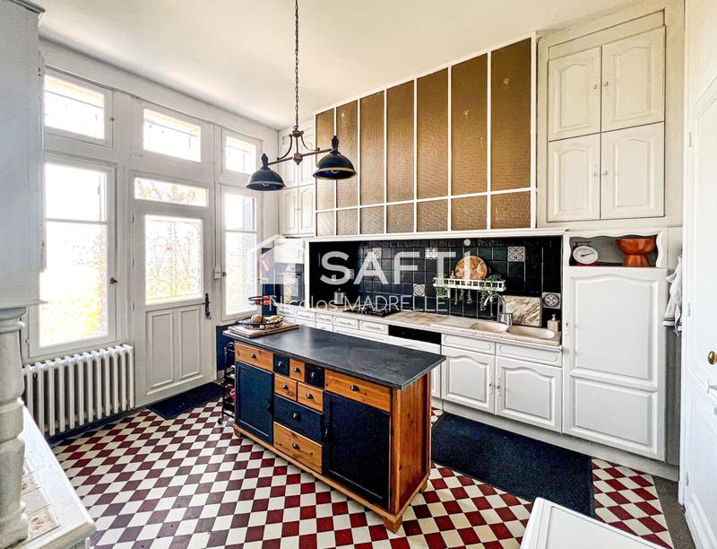 Maison - 450 m² - 12 pièces